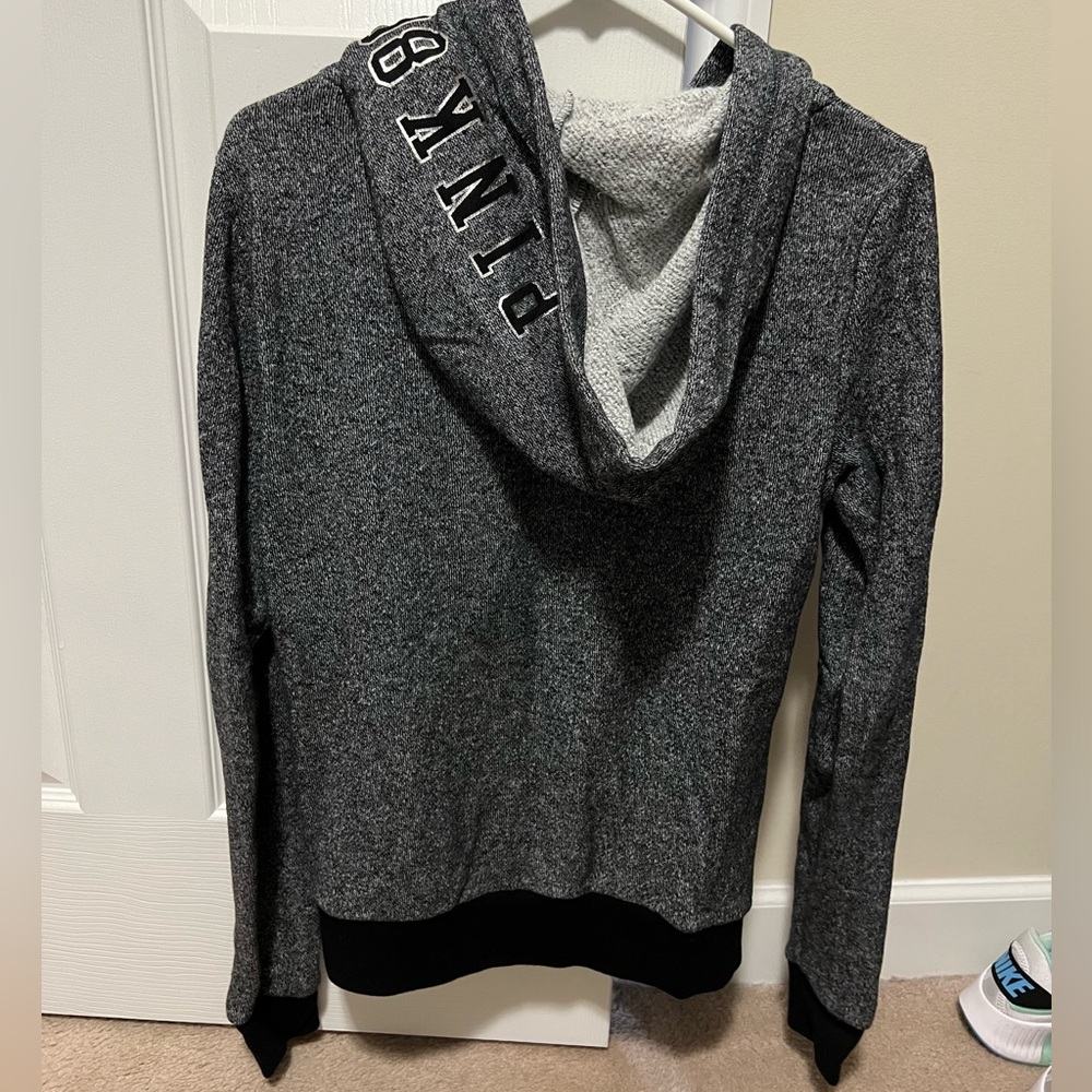 Zip up - Picture 3 of 3